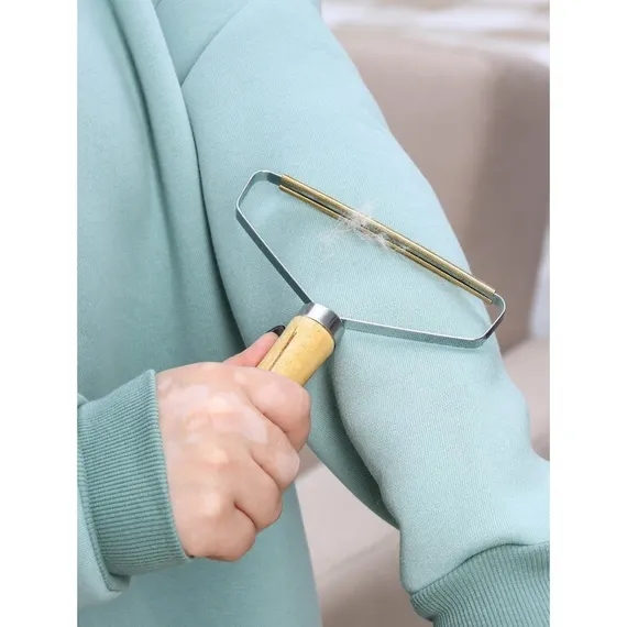 Скребок для чистки одежды, ковров, мебели, 16,5×12,5 см, ручка сосна