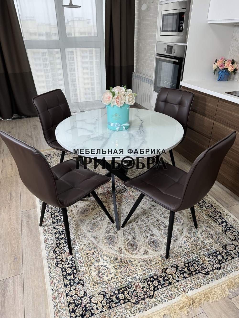 Круглый стеклянный раздвижной стол "Серый мрамор 262" и стулья "ГУЧИ" коричневый