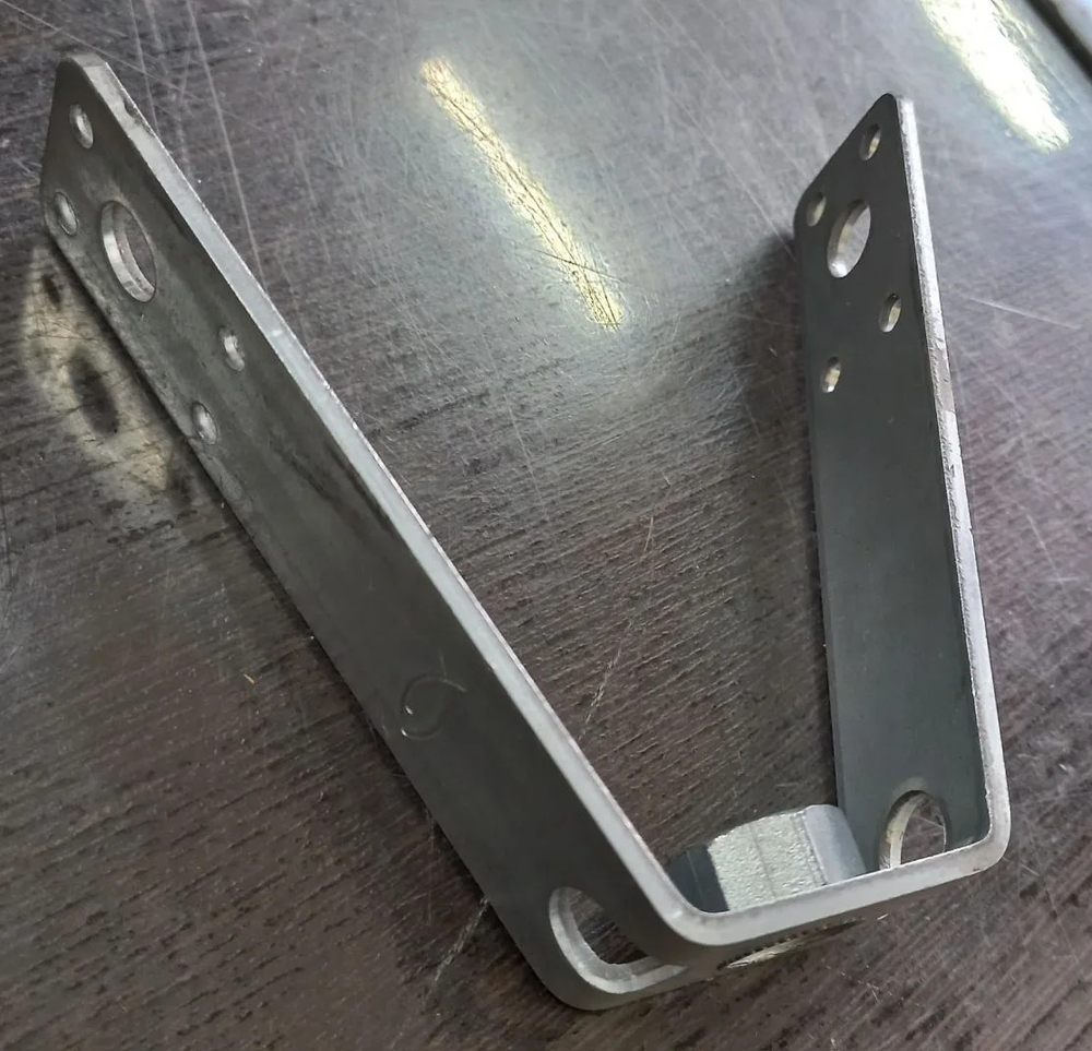 Крепление к профнастилу V-образное М10 2,5х9