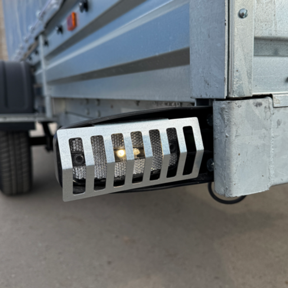 Защита переднего габарита прицепа 0,01