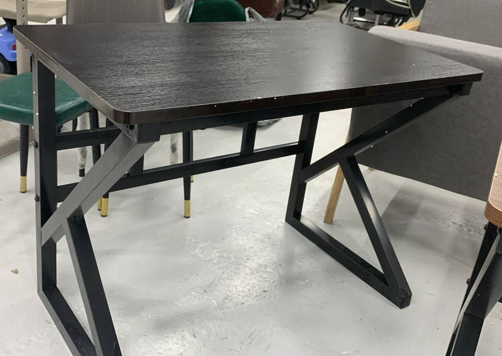 Металлический стол