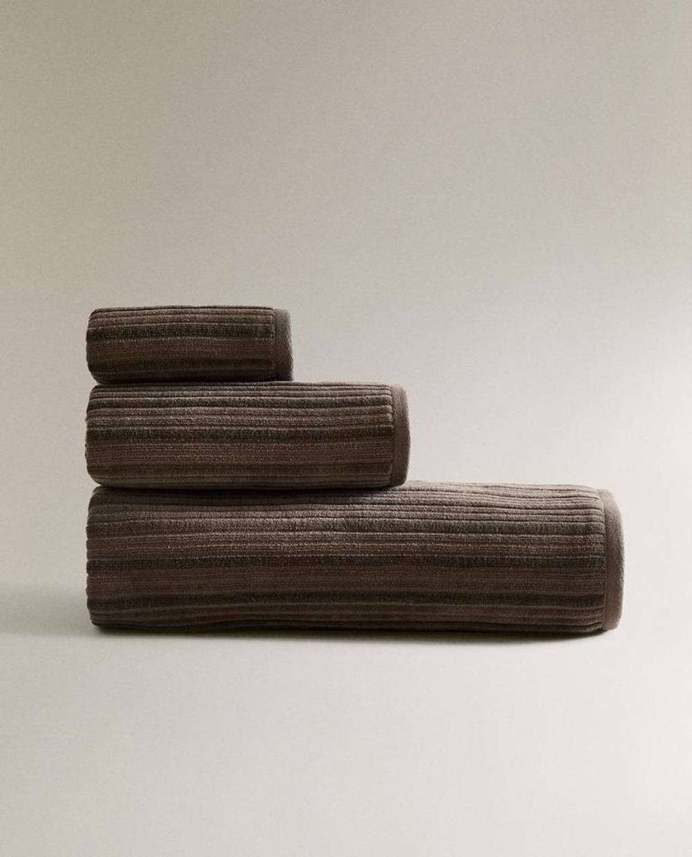 ZARA HOME БАННОЕ ПОЛОТЕНЦЕ ИЗ ВЕЛЮРА С РЕЛЬЕФНЫМ УЗОРОМ В ПОЛОСКУ, НОРКА