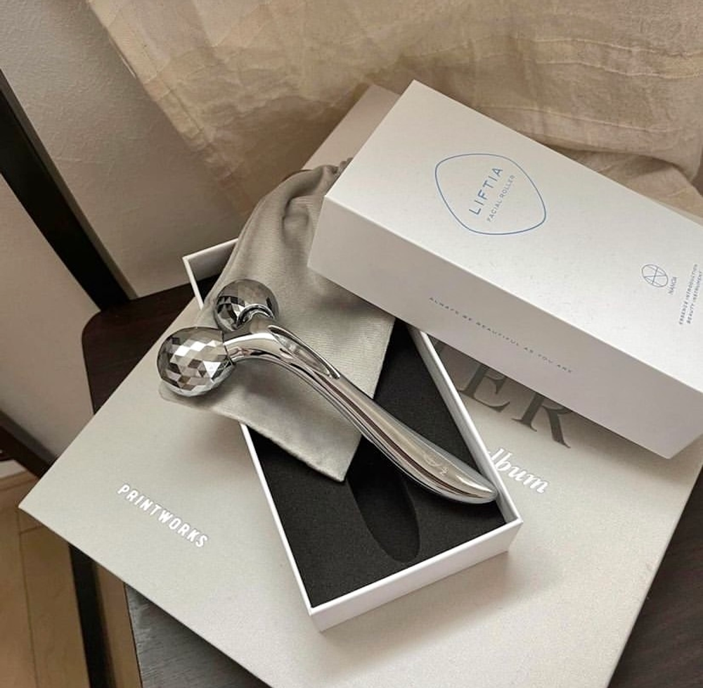 Роликовый массажер с микротоками для лица и тела NANOA Liftia Facial Roller