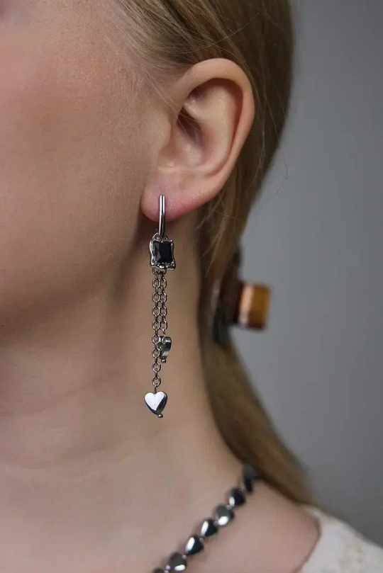 Серьги "Амора" с гематитом и черным цирконом, оттенок серебро