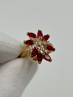 Кольцо с красными кристаллами