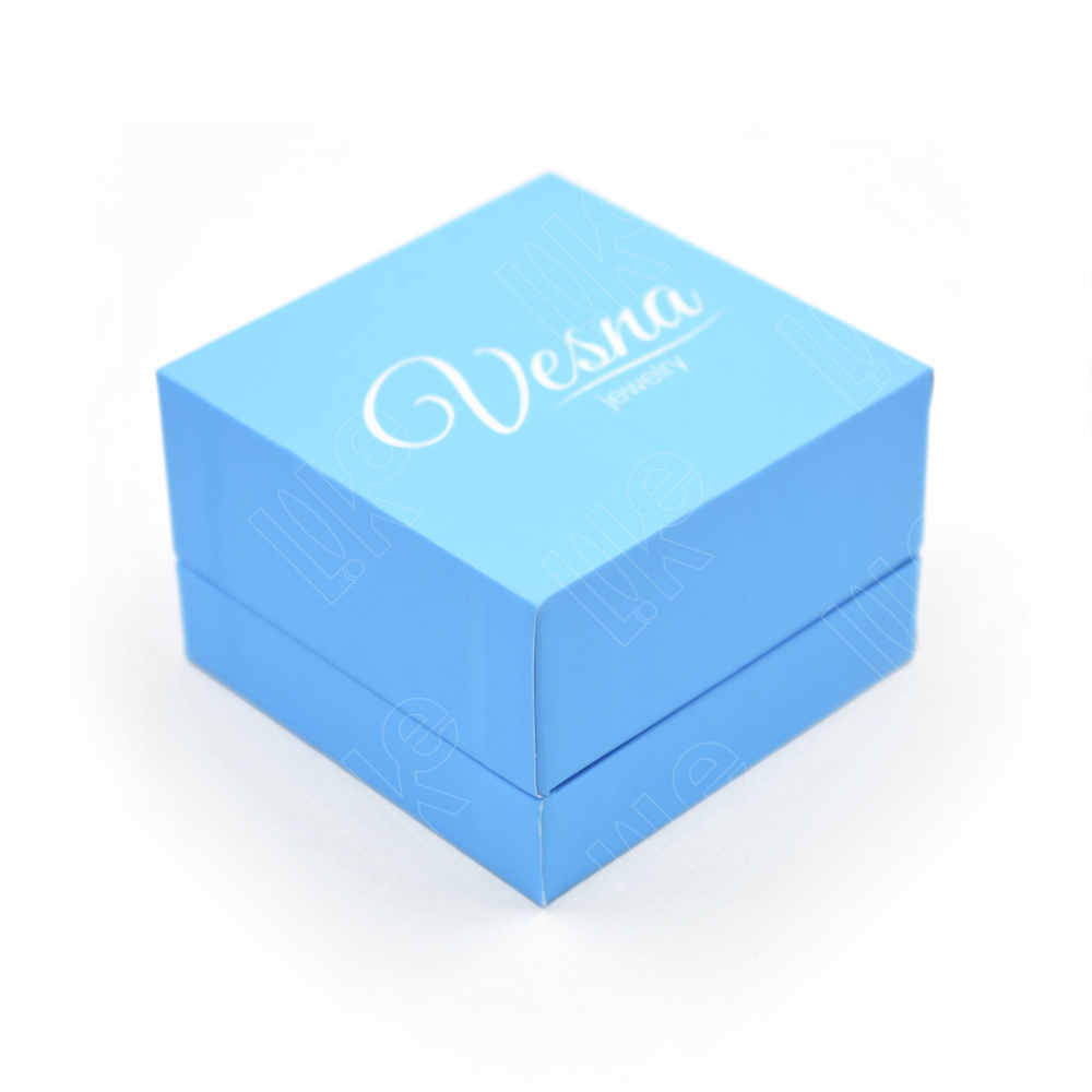 Компактный футляр «Фристайл» под подвеску и гарнитур.