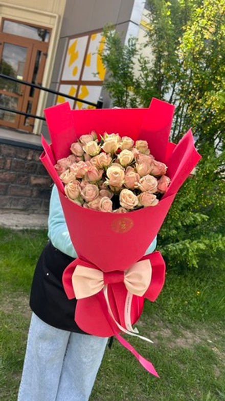 Кустовые розы в оформлении