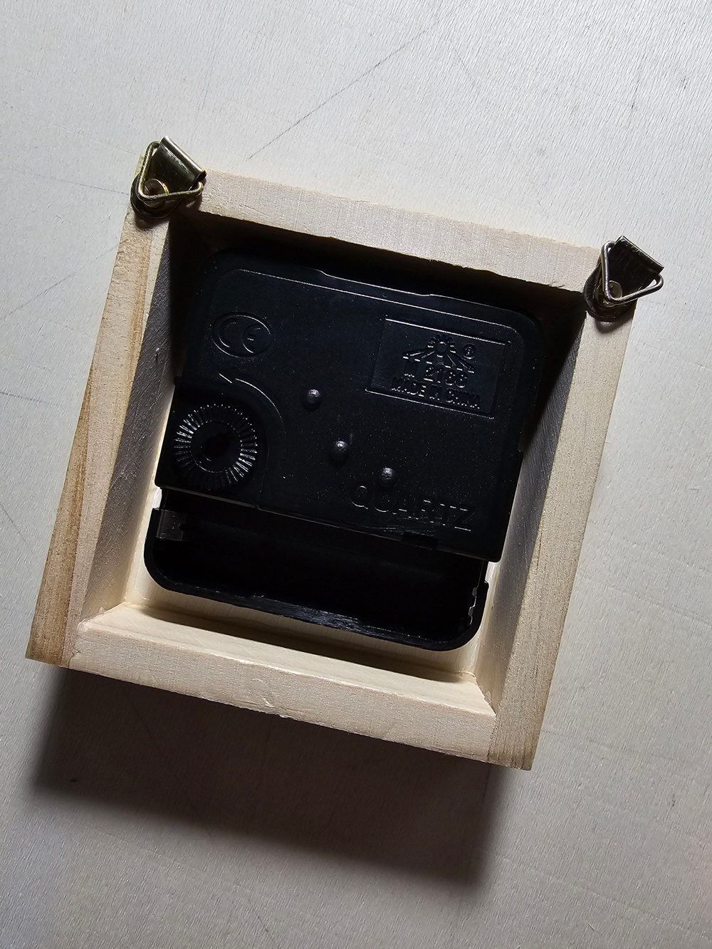 Часы настенные с ручной авторской картиной акрилом "Лесной ручей" круглые 25см