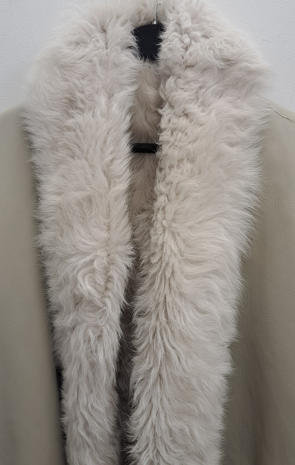 Дубленка двусторонняя белая Тиградо