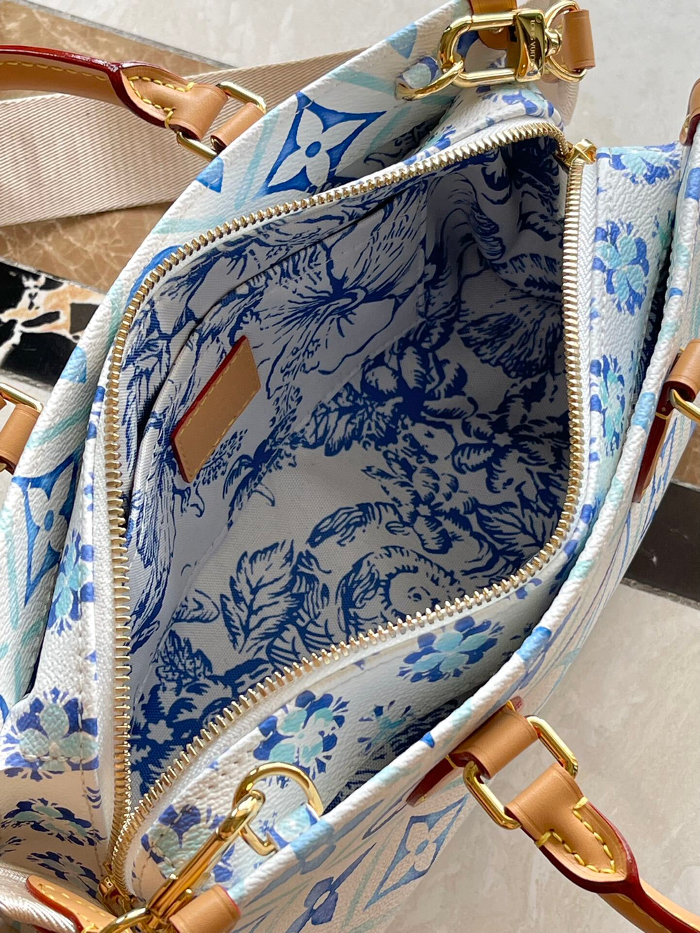 Louis Vuitton Onthego East West