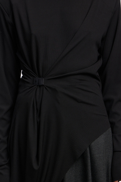 Лонгслив с бельевой деталью черный