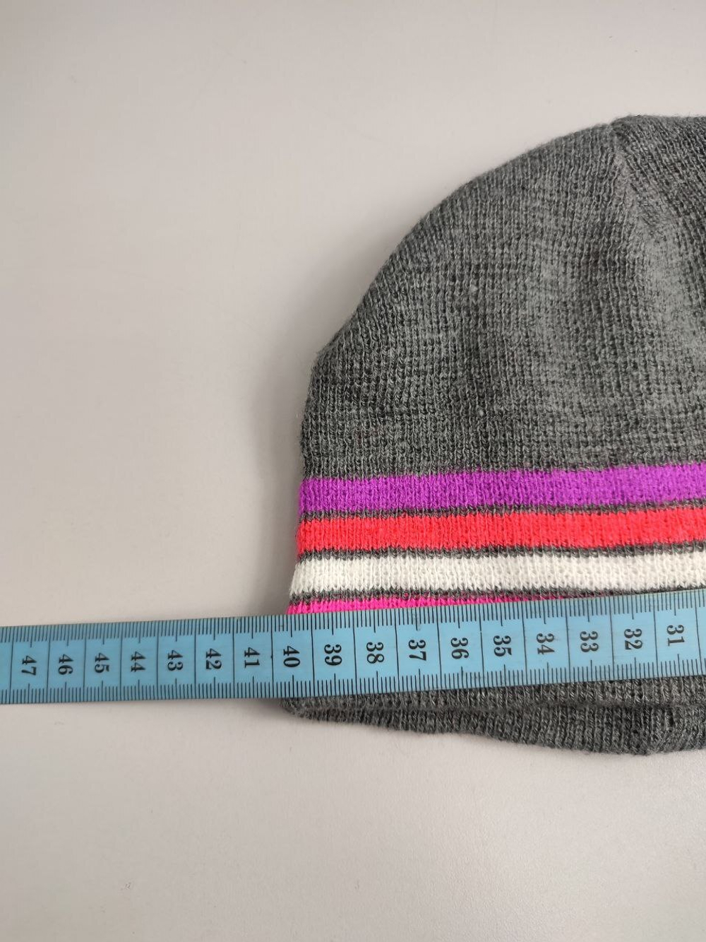 Шапка серая с полосками на 2-3 года