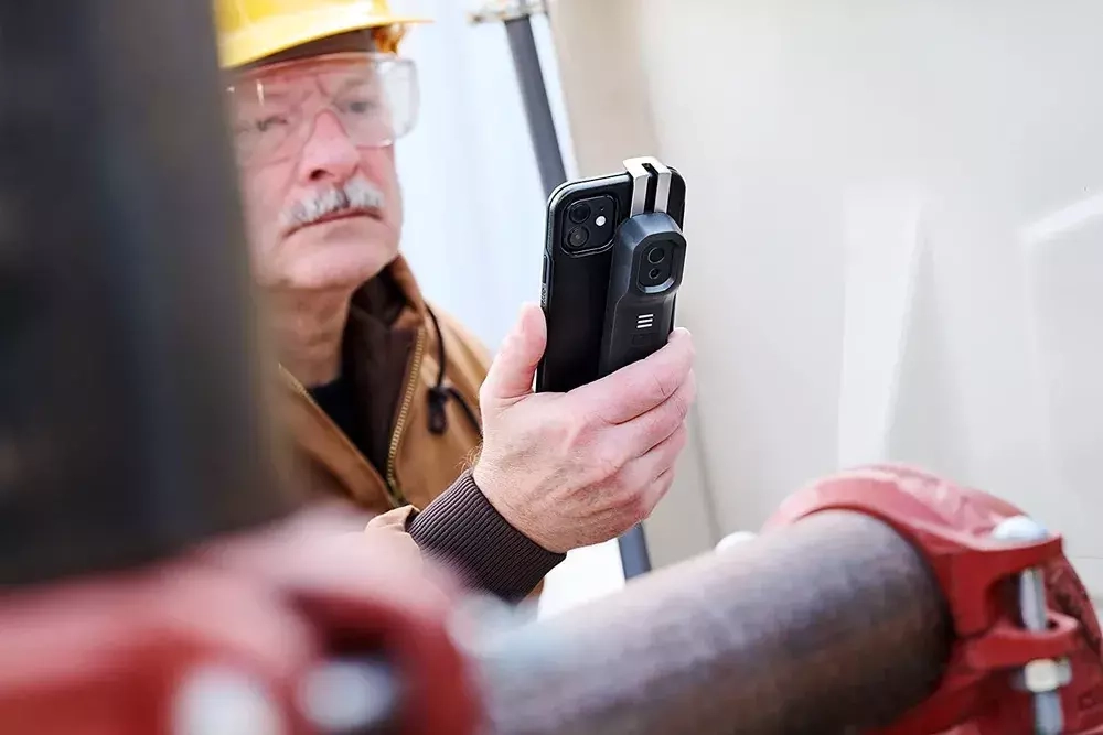 Тепловизор Flir One Edge Pro, для смартфона, Bluetooth/Wi-Fi, разрешение 160x120px, -20°C до +400°C