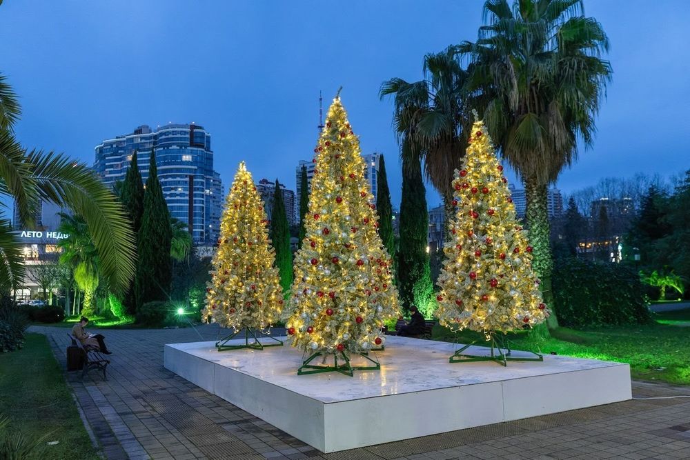 Уличная елка ствольная "Альпийская изумрудная" (пвх бело-зелёная) от 3 до 22 м