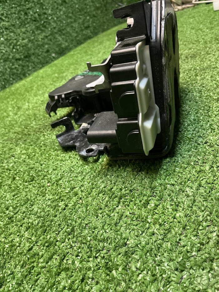 Замок двери правый Range Rover Vogue 4 L405 12-22