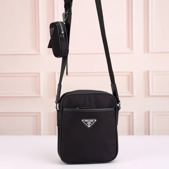 Сумка Prada на плечо из нейлона и сафьяновой кожи, черный