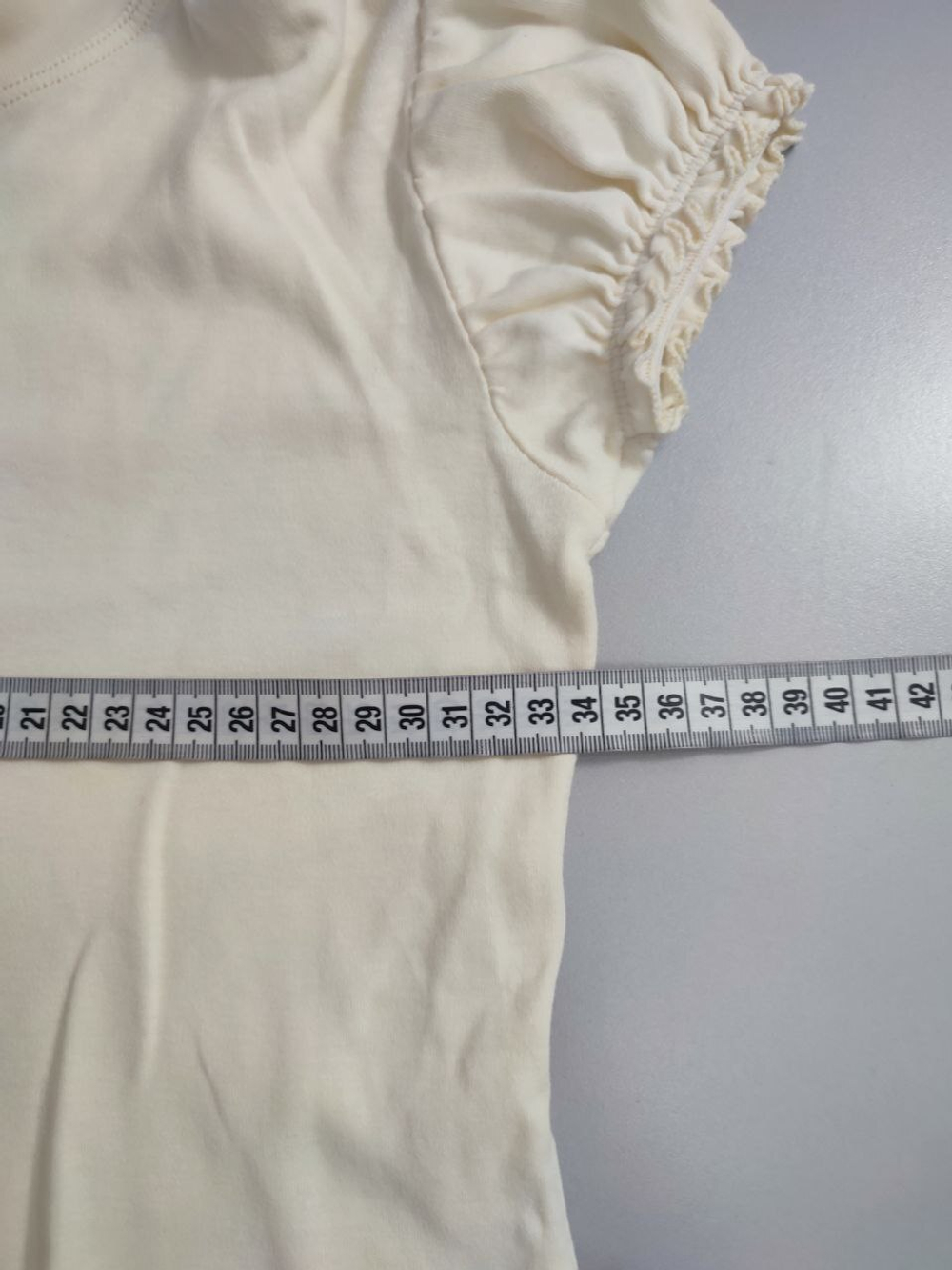 Футболка светлая на 6-7 лет