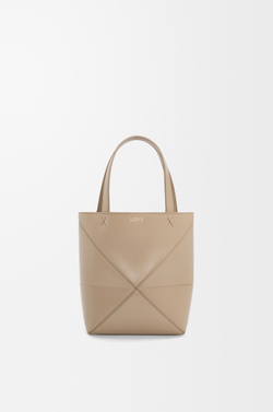 Loewe Мини-сумка Puzzle Fold из блестящей телячьей кожи, песочный