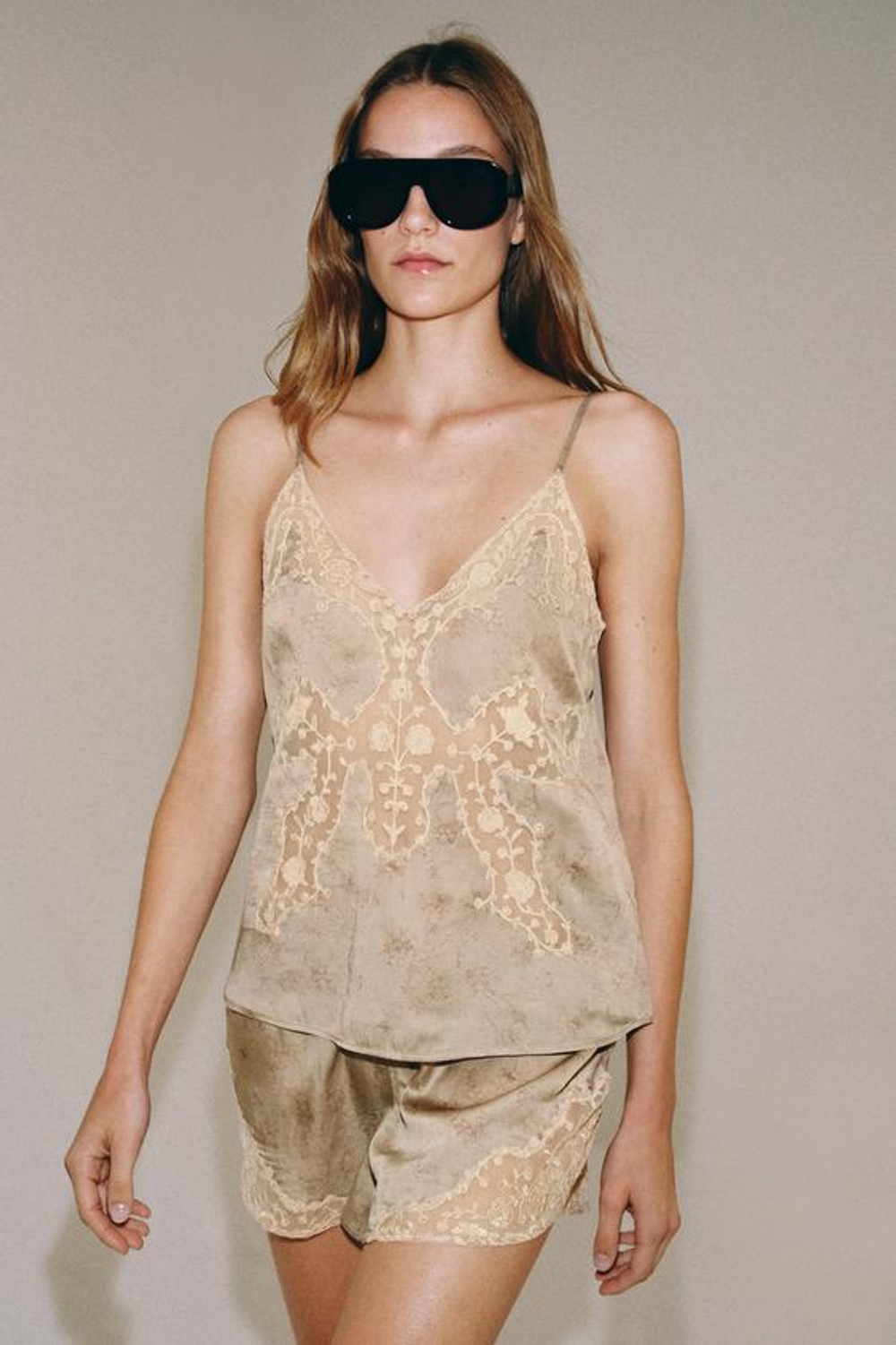 ZARA ТОП В БЕЛЬЕВОМ СТИЛЕ С ВЫШИВКОЙ — ZW COLLECTION, СЕРЫЙ/БЕЖЕВЫЙ