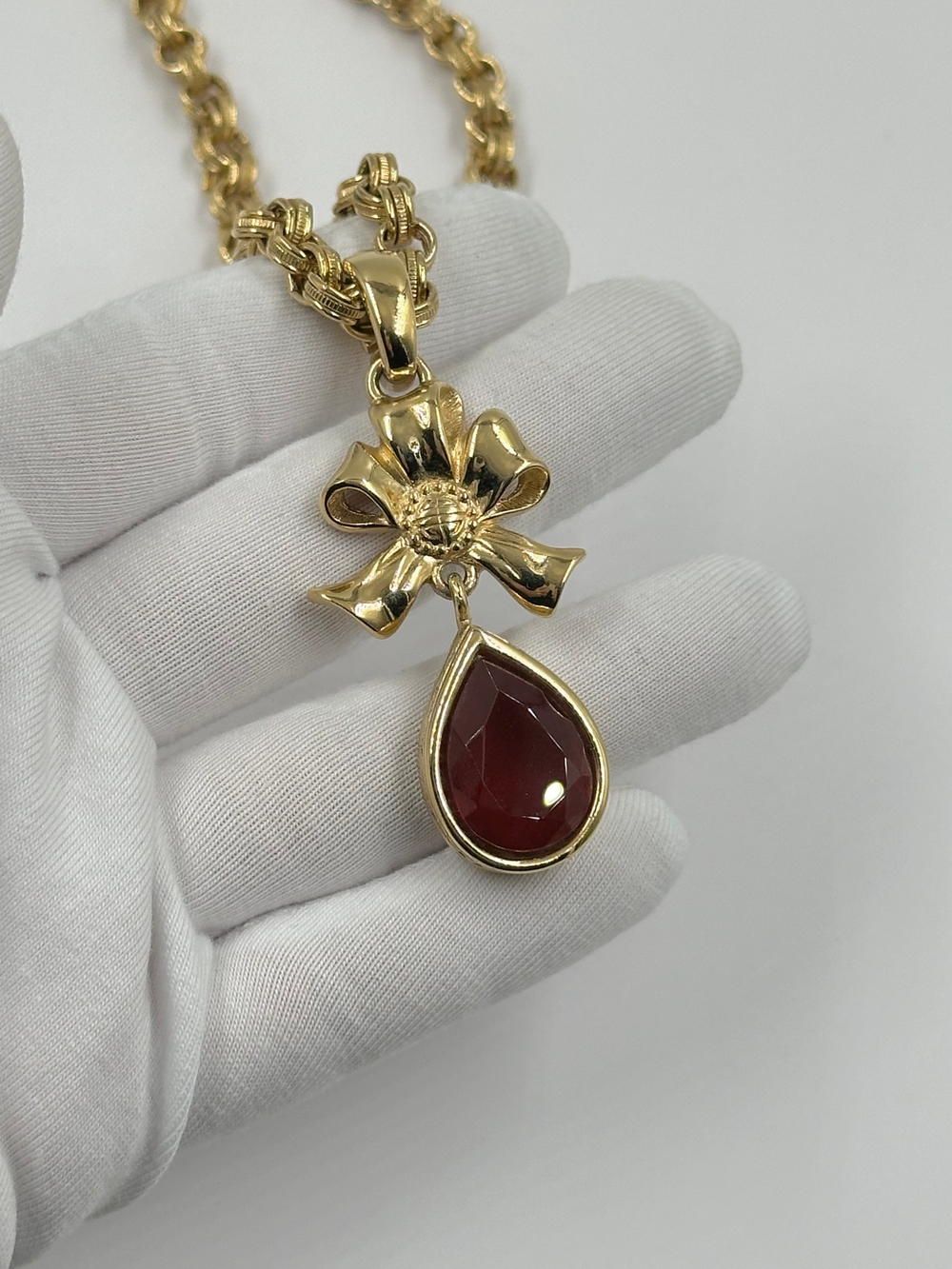 Кулон с кристаллом Givenchy