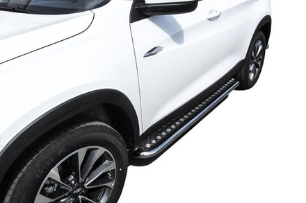Пороги из нержавейки Chery Tiggo 7 (2016-2020) d57 с алюминиевым листом (черный цвет)