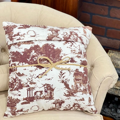 Подушка с античным рисунком