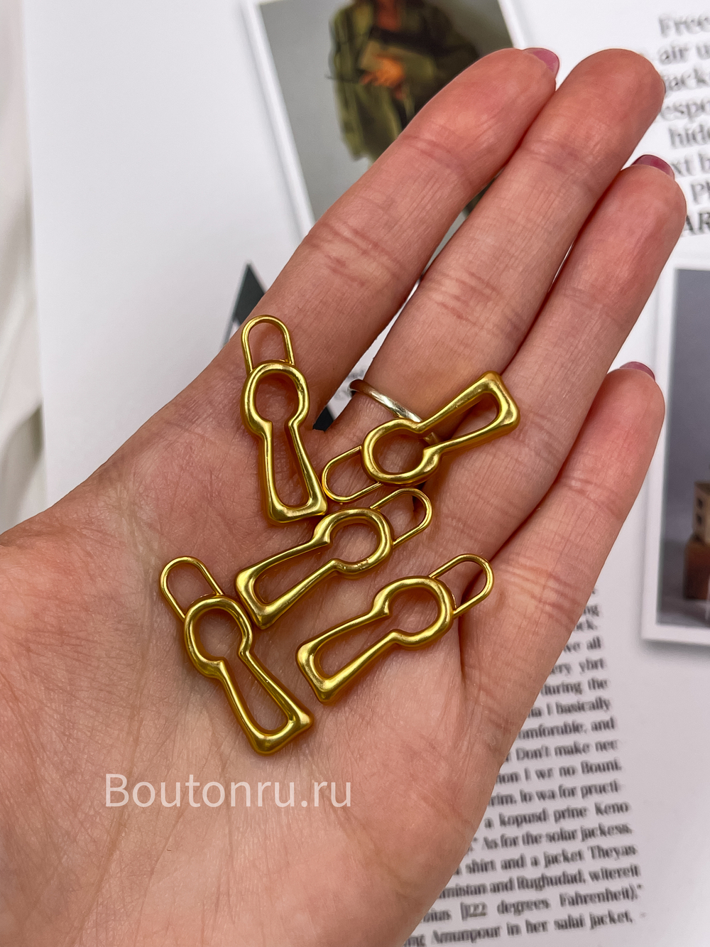 Пуллер для молнии / подвеска "Скважина" золотистый Скиап. 28 мм