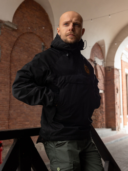 Black insulated windbreaker-anorak