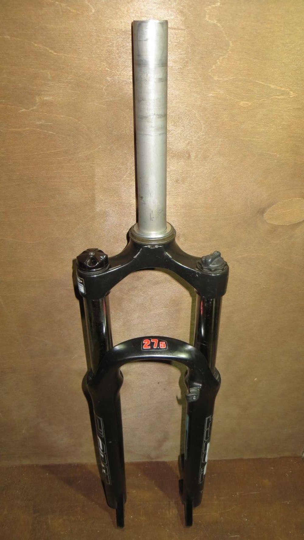 Вилка  велосипедная 27,5" 100мм RST GILA