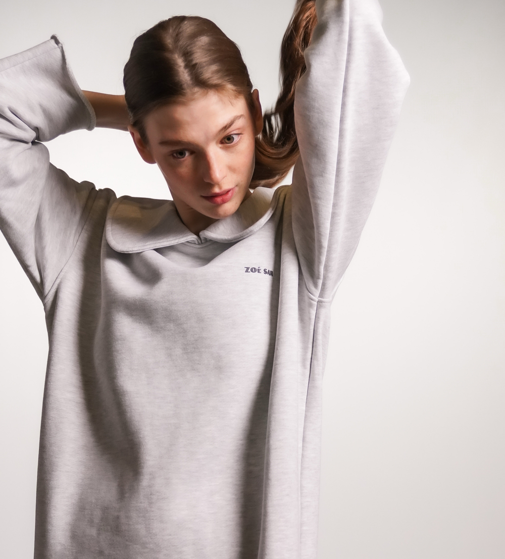 Платье прямого кроя с круглым воротником из плотного футера без начеса, светло-серый меланж