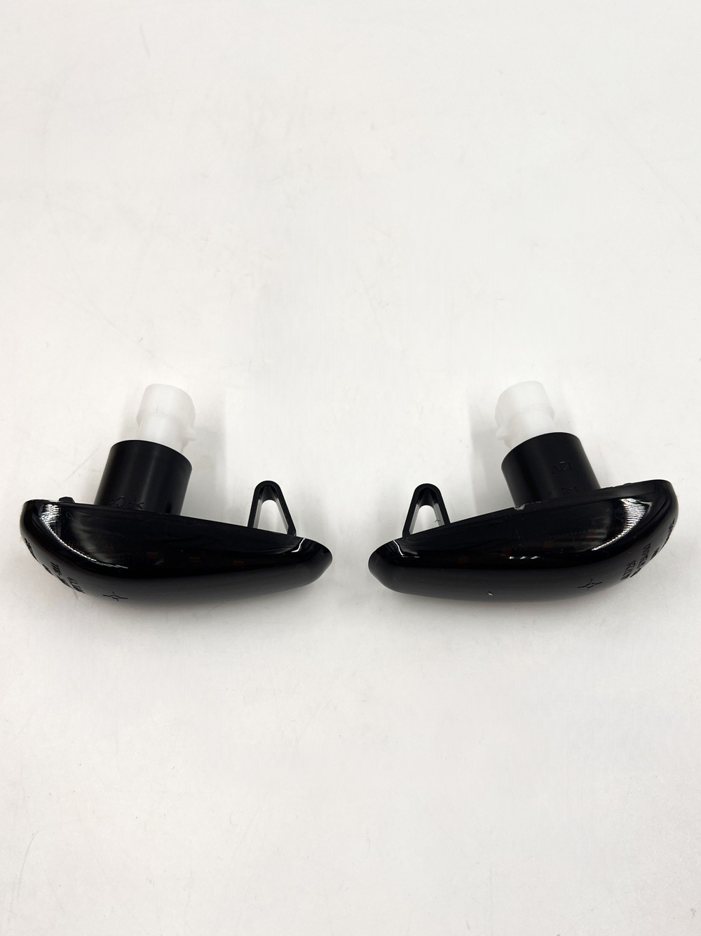 Повторители поворота на крыло диодные черные тонированные для Лада Приора, Калина 2 шт