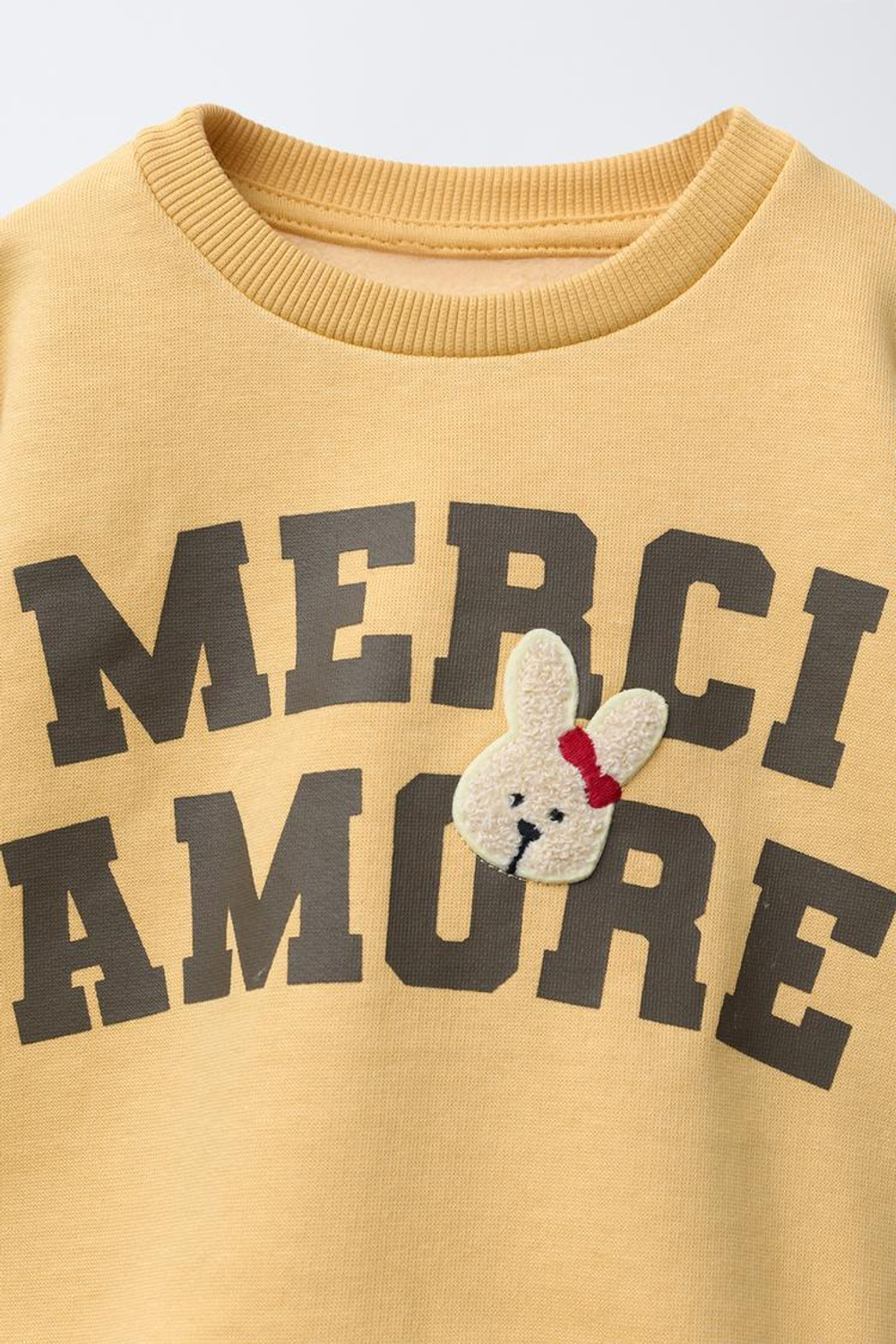 ZARA ТОЛСТОВКА В СТИЛЕ VARSITY С АППЛИКАЦИЕЙ ИЗ МАХРОВОЙ ТКАНИ, РЫЖЕВАТО-КОРИЧНЕВЫЙ