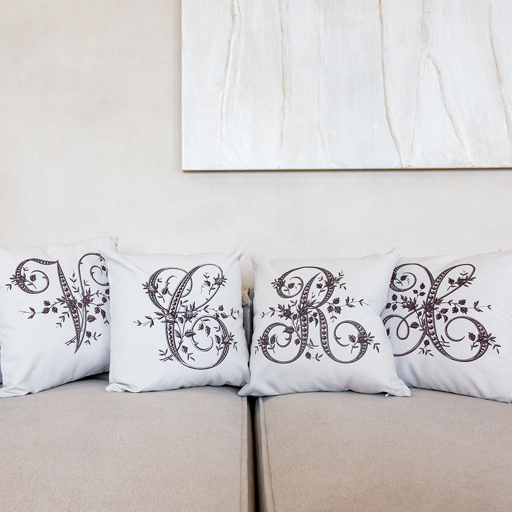 Арт-подушка Объект мечты Монограмма буквы U