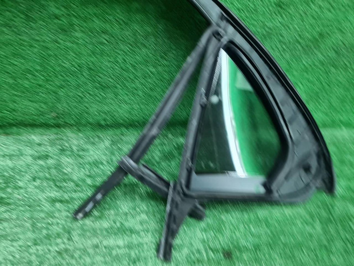 Форточка двери задняя правая Mercedes S W223 20-нв