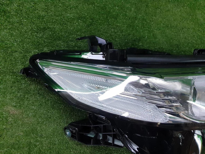 Фара правая Toyota Camry xv70 (2018-2021) LED