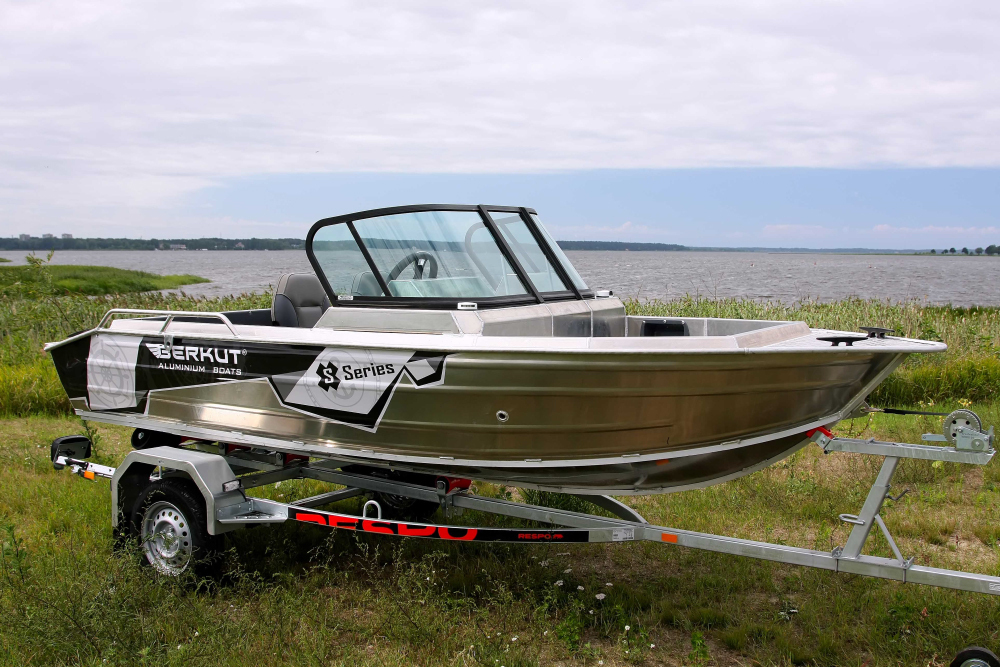 Лодка Berkut S-FISHER