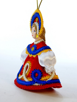Кукла-подвеска Девушка в русском костюме