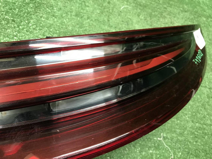 Фонарь правый внешний Porsche Panamera 971 (16-20)