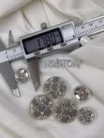 Пуговицы серебристые полупрозрачные с серыми квадратными деталями и стразами