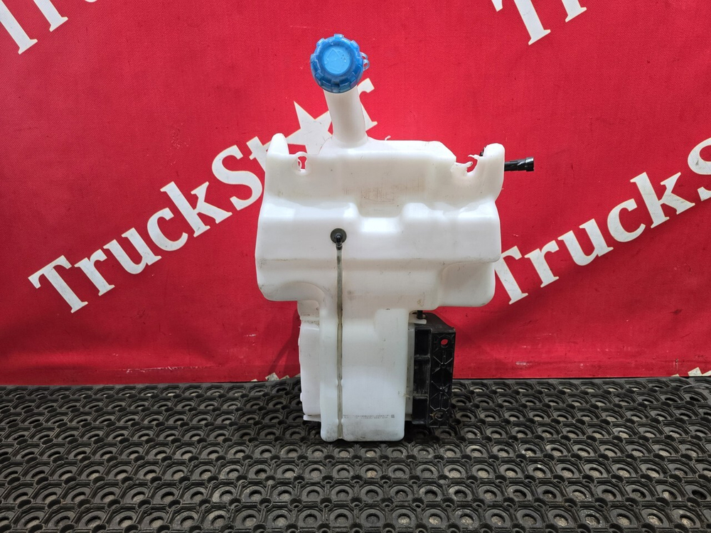 Бачок омывателя лобового стекла 2023 г