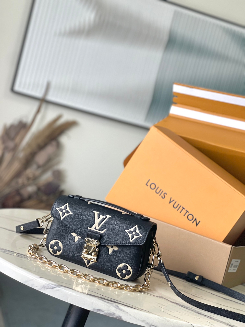 Louis Vuitton Pochette Metis East West