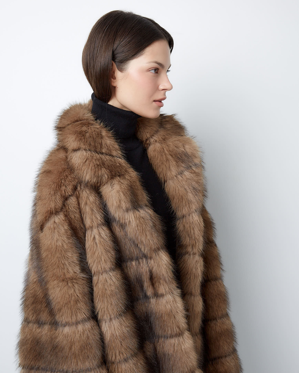 Шуба укороченная из искусственного меха соболя ореховый