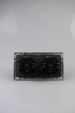 Розетка двойная с крышкой черная