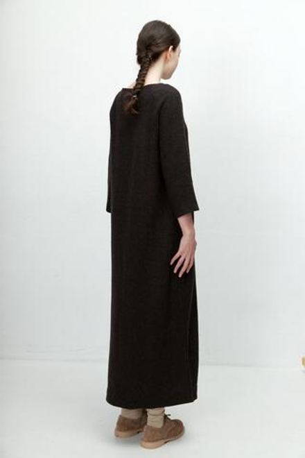 Фиолетовое платье макси с вкраплениями