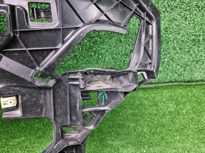 Кронштейн ПТФ правый BMW X1 F48 (2019-2022)