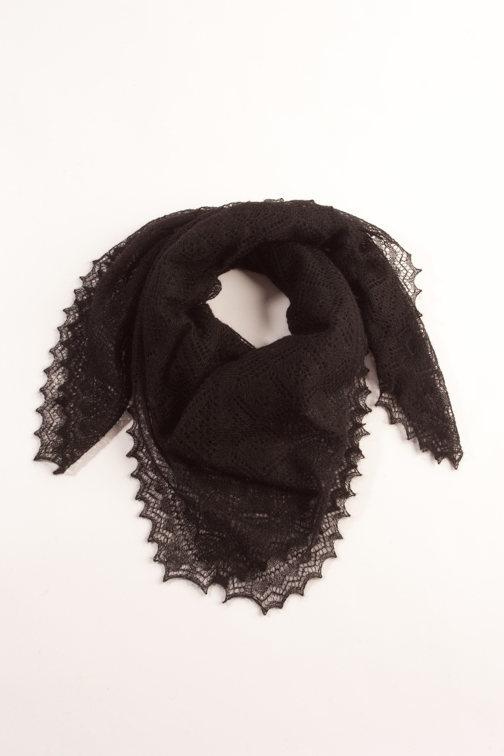 Оренбургский пуховый платок-паутинка А110-07 черный