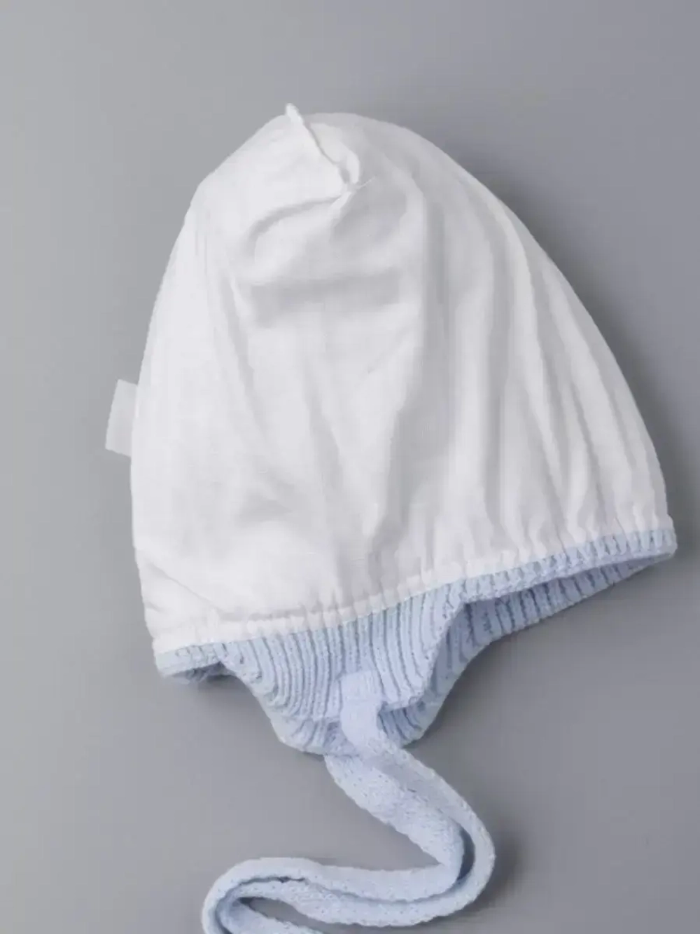 Шапка с ушками вязаная демисезонная