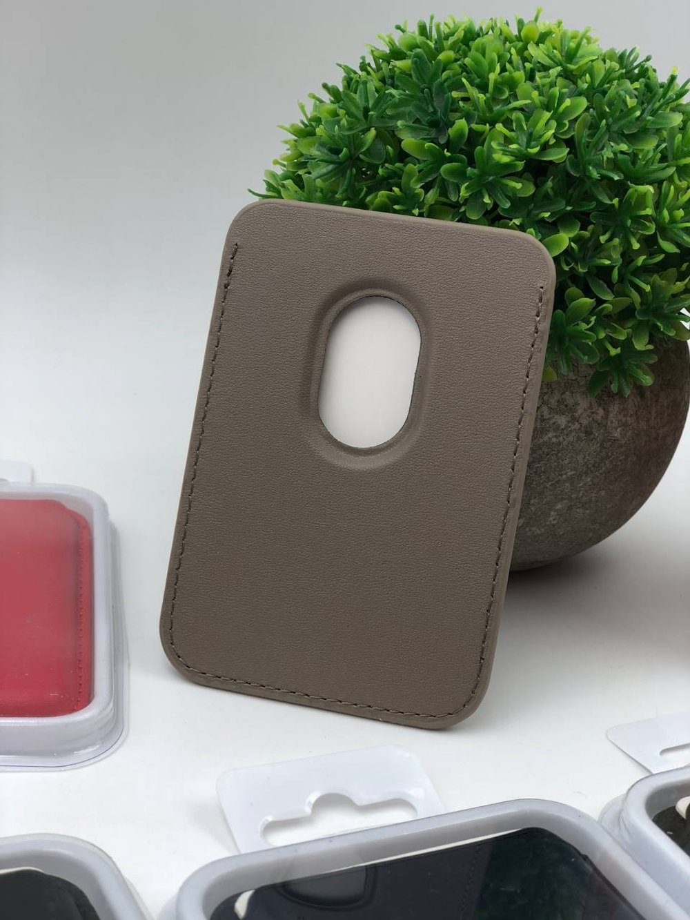 iPhone Leather Wallet MagSafe с лого