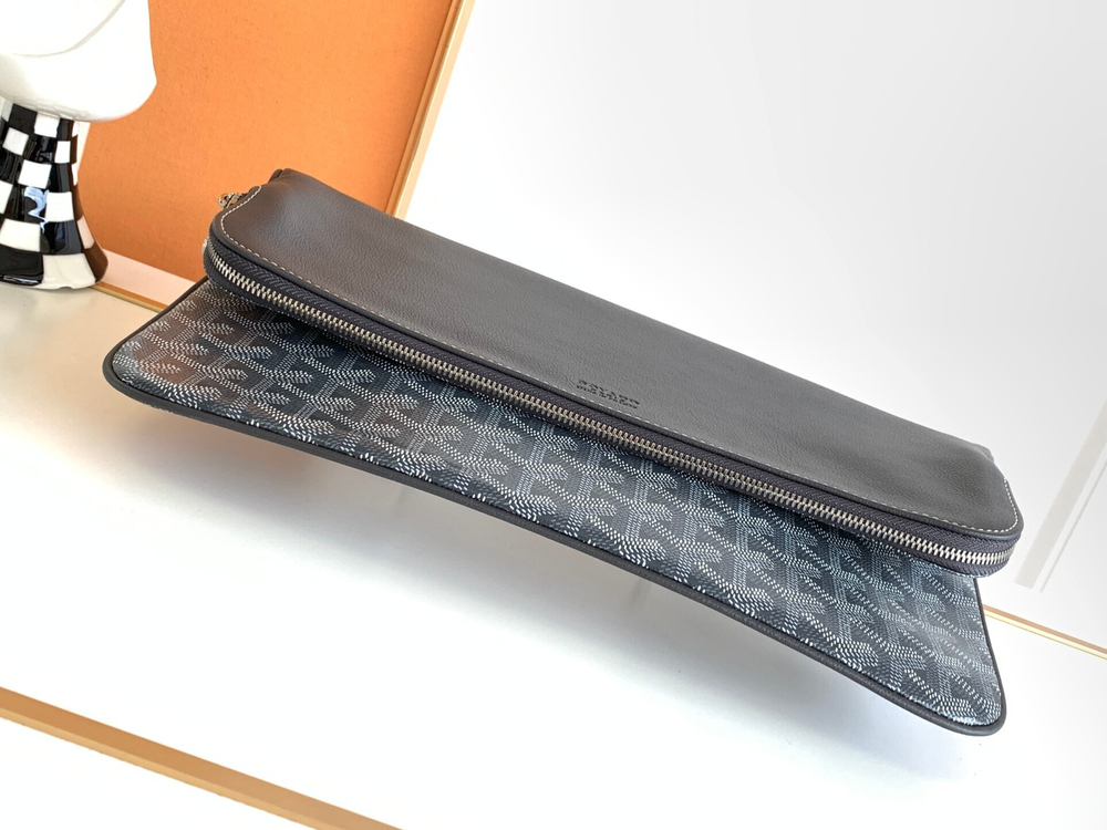 Goyard Sainte-Marie MM Clutch