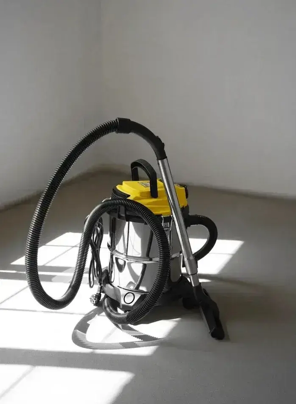 Строительный пылесос, промышленный, электрический Electrolite ПС-20С( 1500 Вт, 20 литров, Шланг 3 М, НЕРА фильтр, сухая/влажная уборка, розетка для инструмента )